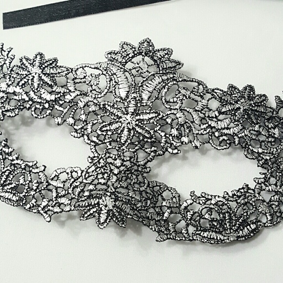 ⤵⤵#6 Masquerade Party Silver Venetian Lace Mask - Picture 2 of 3
